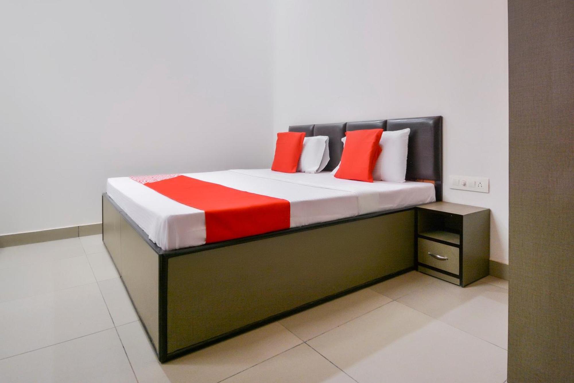 OYO 28296 White Solitaire Ludhiana Extérieur photo