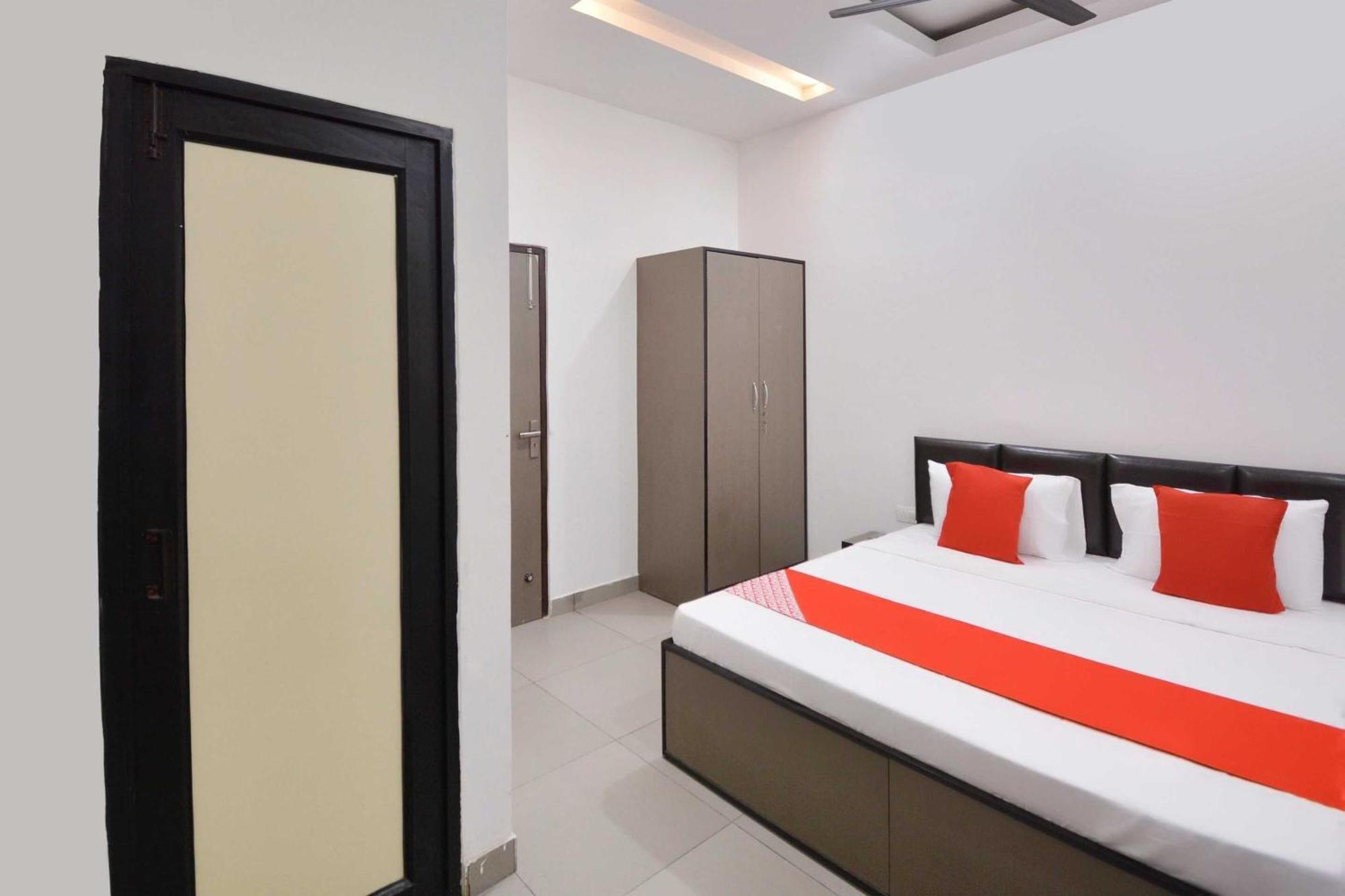OYO 28296 White Solitaire Ludhiana Extérieur photo