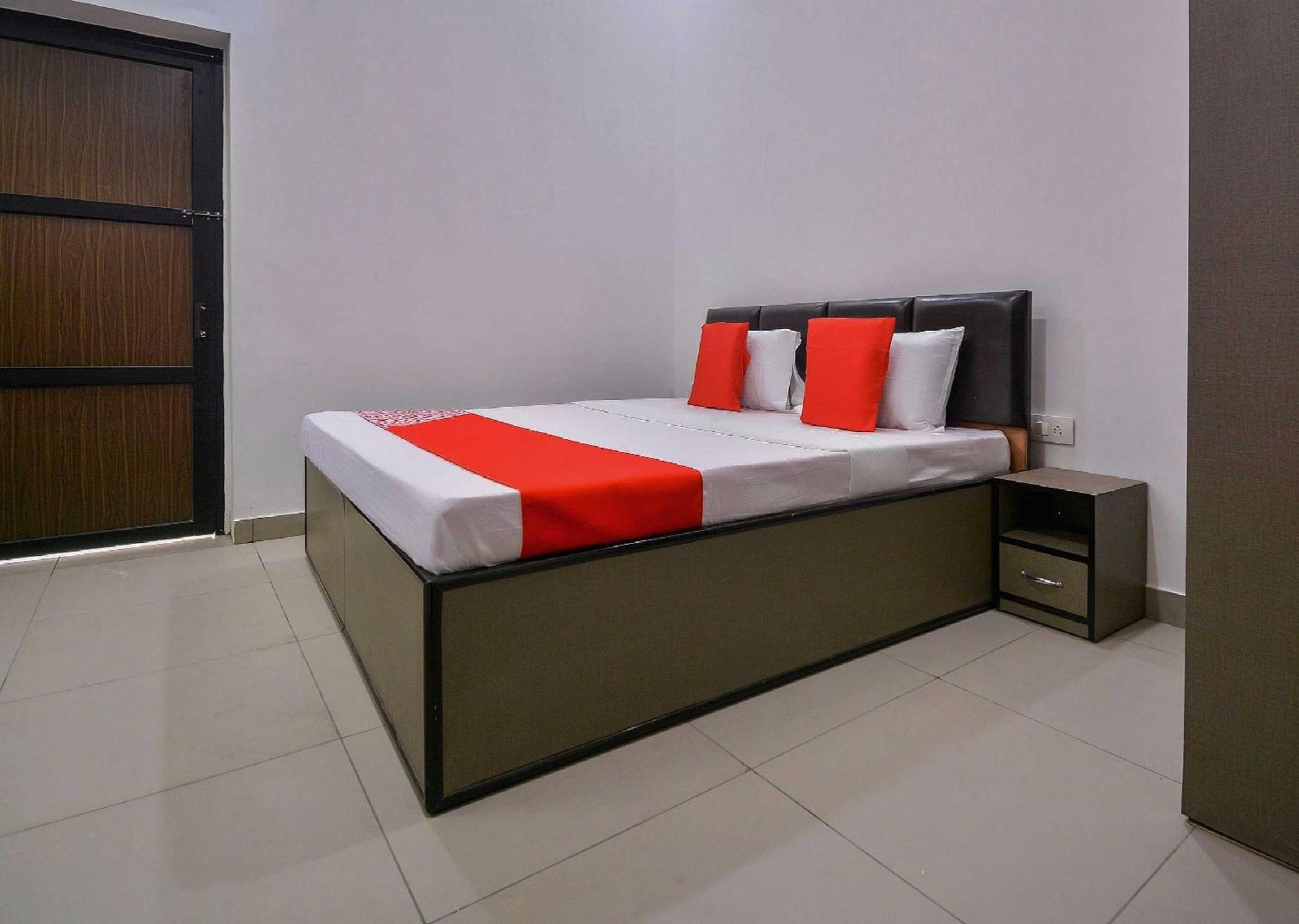 OYO 28296 White Solitaire Ludhiana Extérieur photo