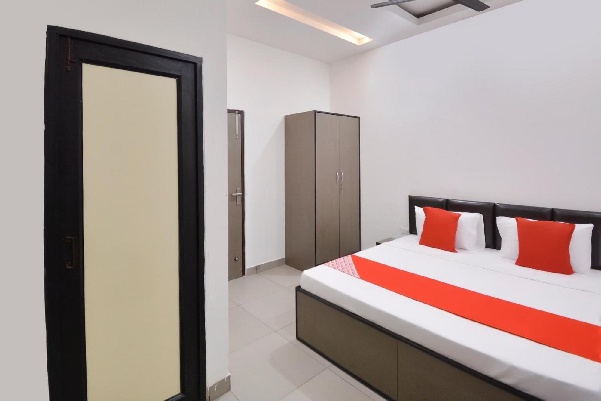 OYO 28296 White Solitaire Ludhiana Extérieur photo