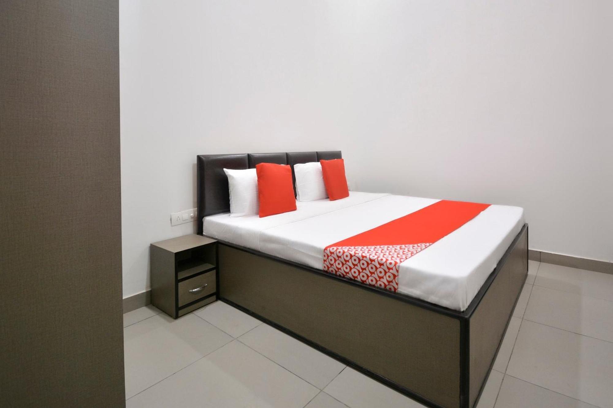OYO 28296 White Solitaire Ludhiana Extérieur photo